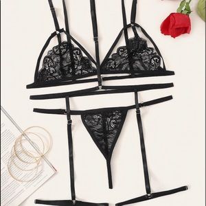 3piece black lace Lingerie bra a panty and choker